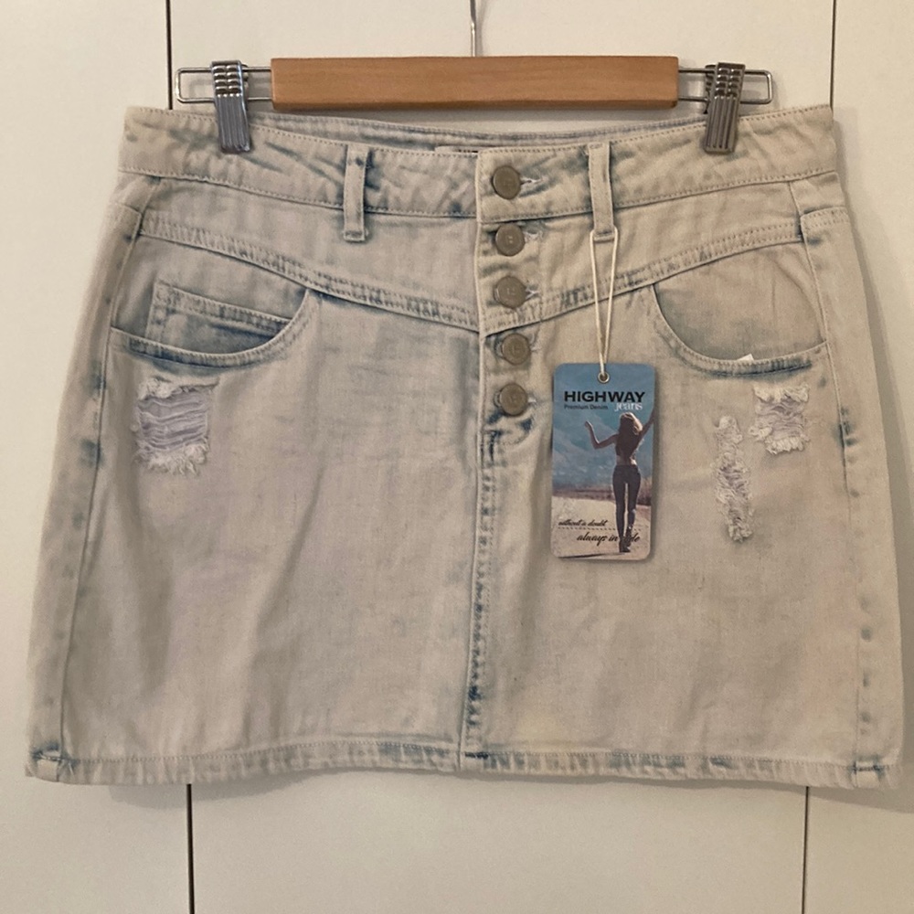 NWT Highway Jeans skirt medium distressed buttons closure